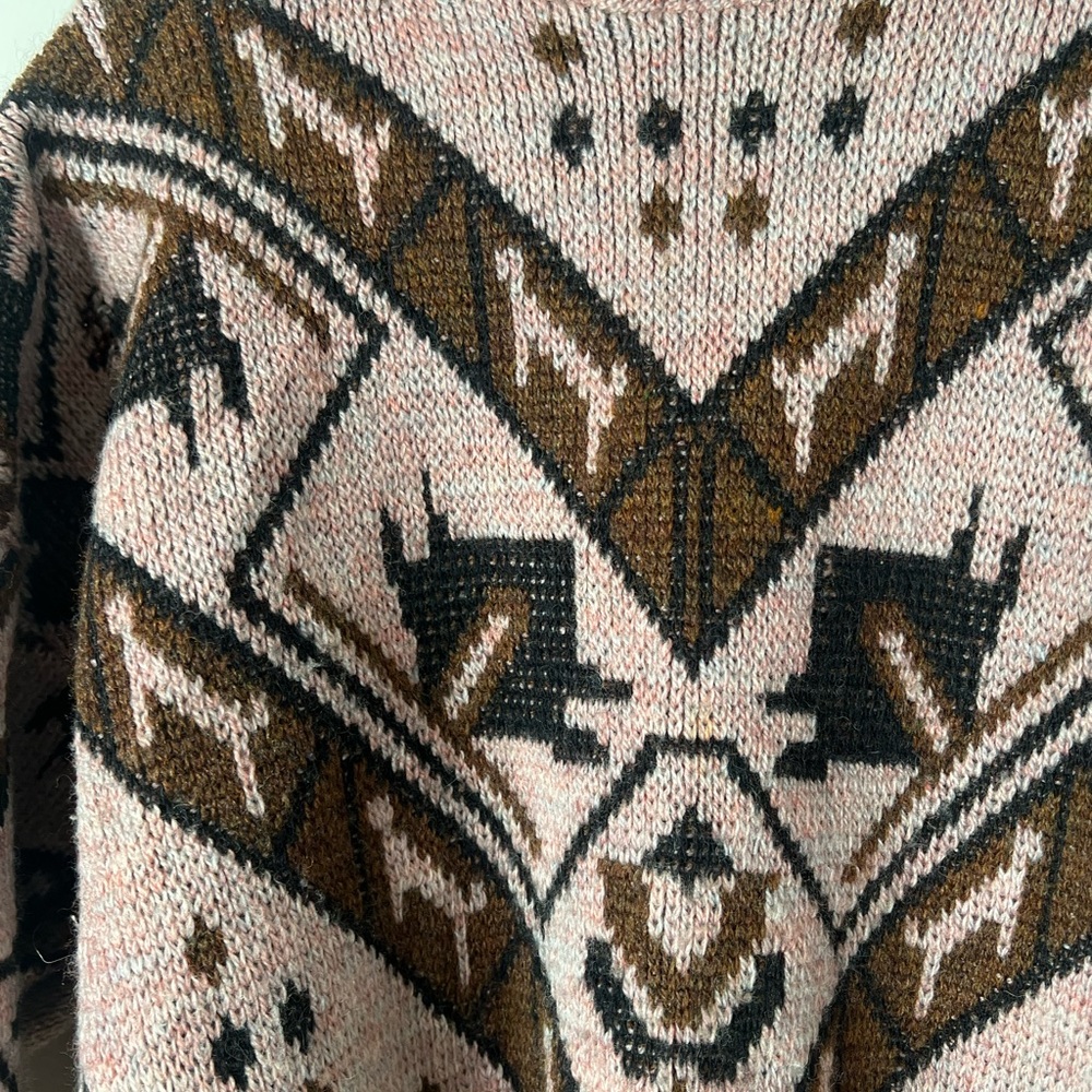 Vintage Geometric 85% Wool Sweater Made In Peru Host Pick ๐ฅณ๐๐ - Picture 2 of 10